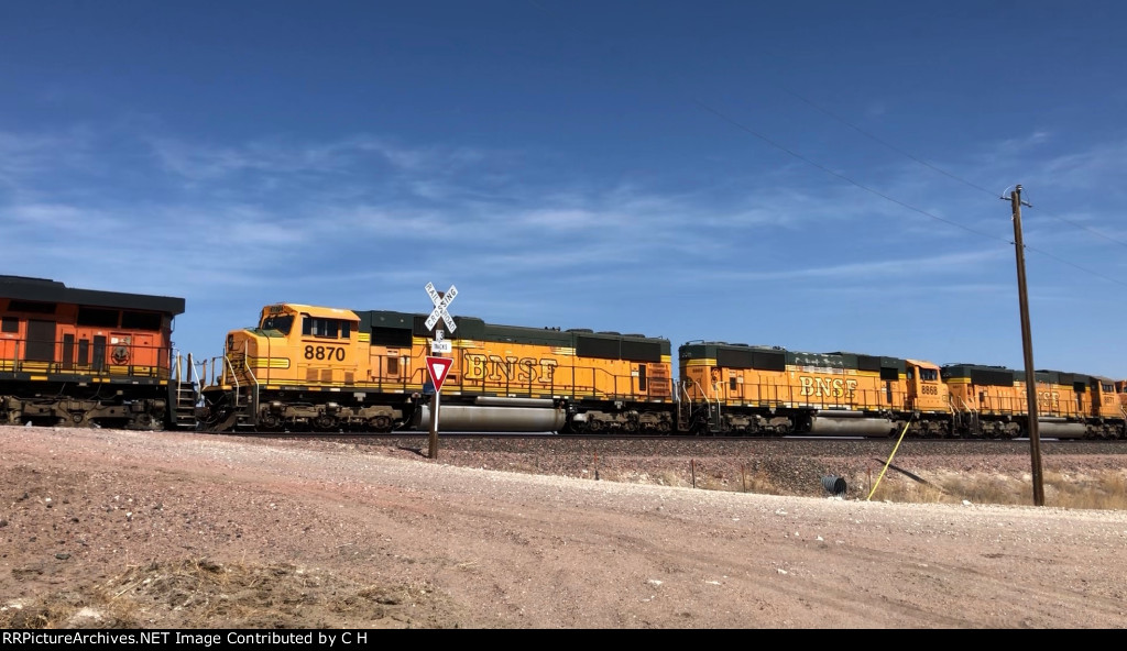 BNSF 8870/8868